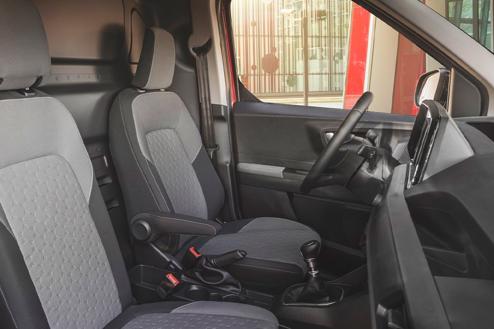 ford transit courier eu Column_Card_V769_Int_Side_Cockpit 1000x667 1000x667 front seats side view