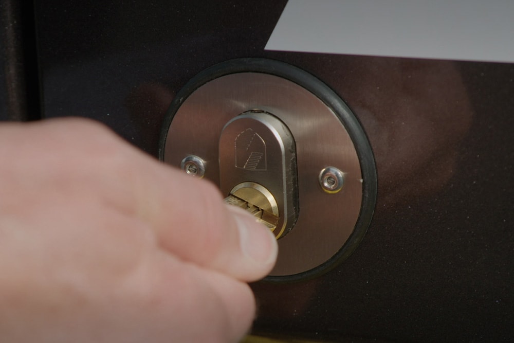 ford transit courier eu Column_Card_V769_Locker 1000x667 1000x667 person opening lock with key