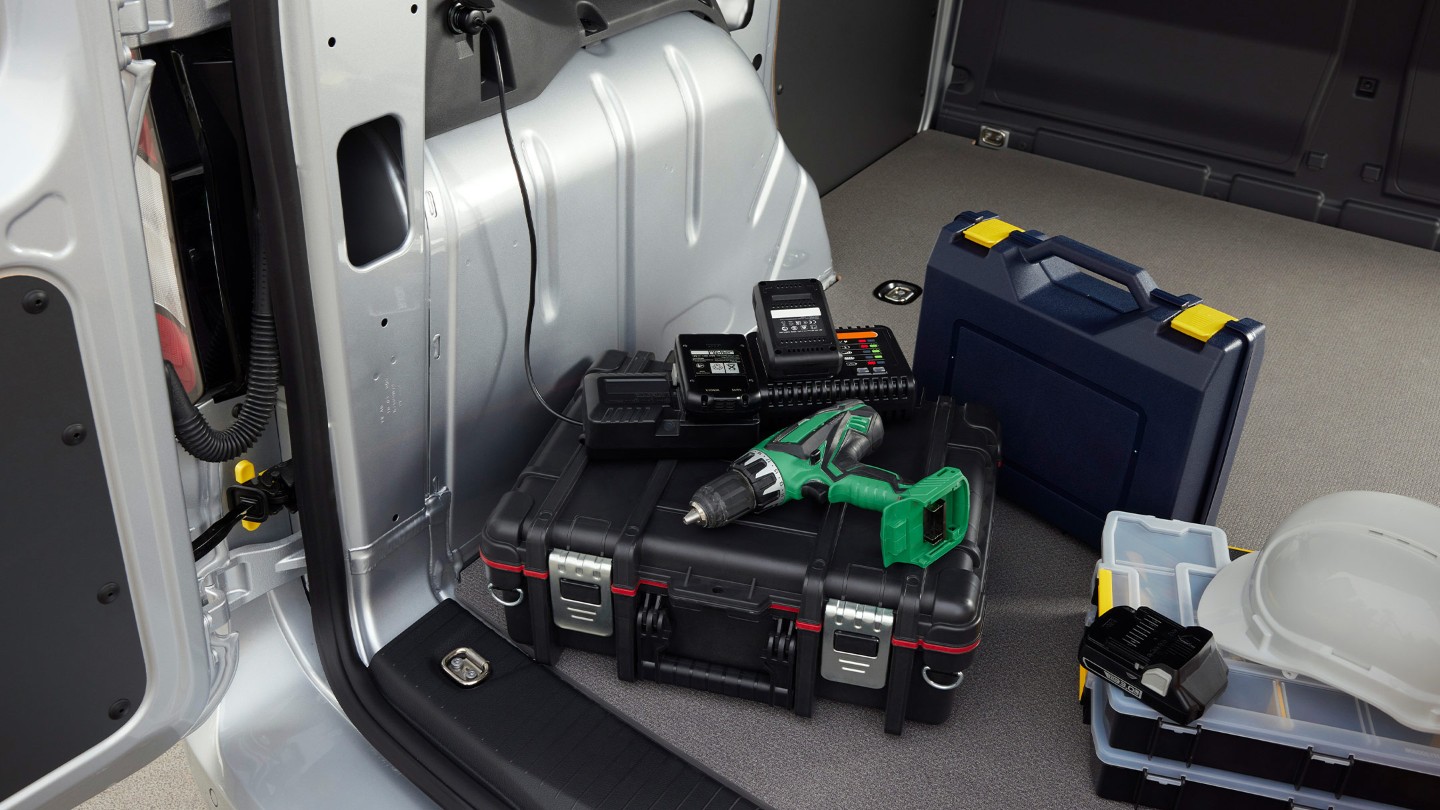 ford transit_connect eu TRANSIT_CONNECT_PHEV_SWB_LOADING_01_ccl 16x9 2160x1215 fc