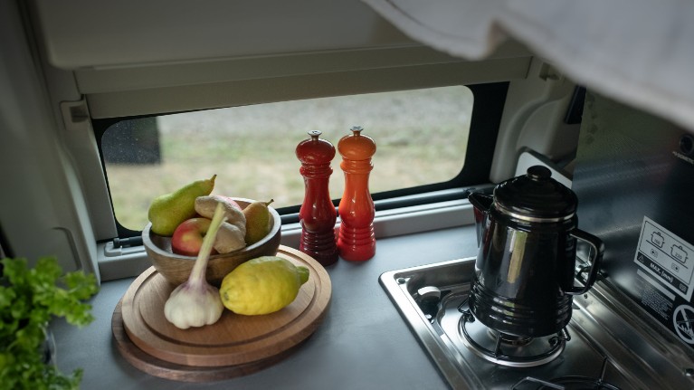 ford eu transit_custom_Nugget_18_Kitchen_gas_burners_796_3_V2_2160x1215_faso