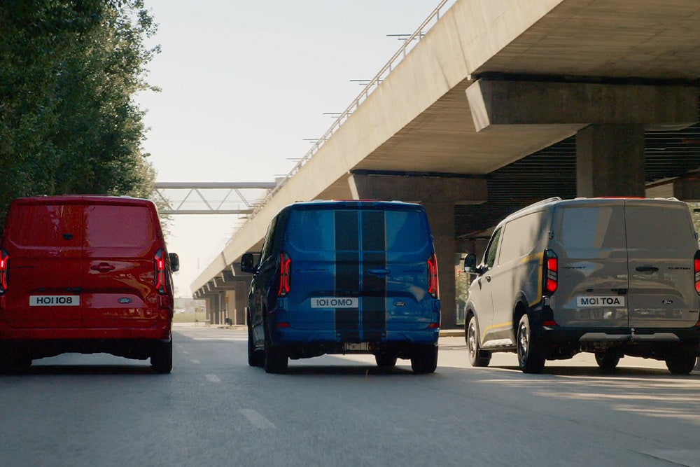 ford e_transit_custom eu Column_Card_Overview_film_0046 3x2 1000x667 v710 range driving rear view