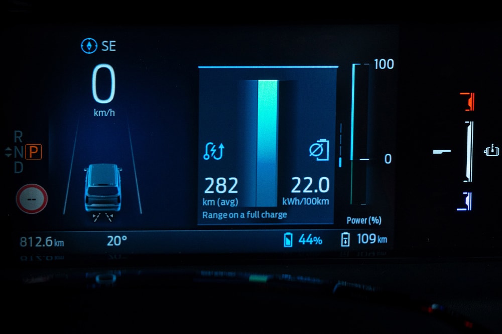 ford e_tourneo_custom eu Column_Card_19 3x2 1000x667 digital instrument cluster